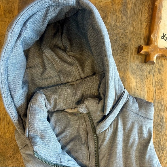 Athleta Soft Cozy Light Gray Hooded Puffer Vest Size - Picture 5 of 6